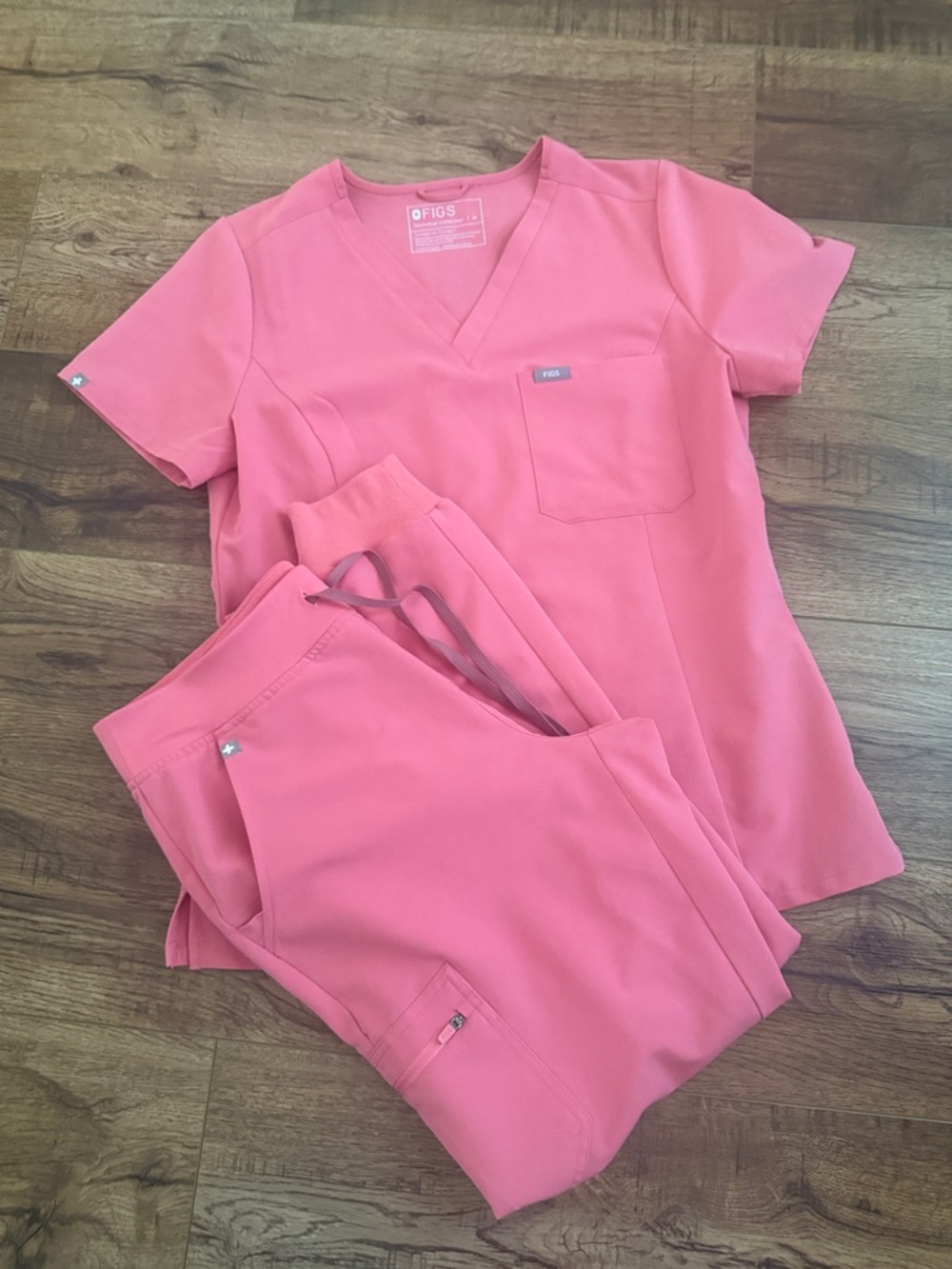 Figs Women's Scrub Set in Coral medium joggers